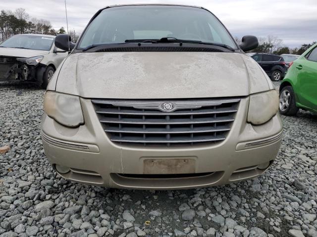 2C8GP64L25R222570 - 2005 CHRYSLER TOWN & COU LIMITED GOLD photo 5