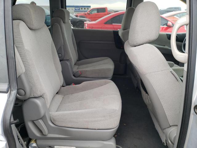 KNDMB133386264006 - 2008 KIA SEDONA SILVER photo 11