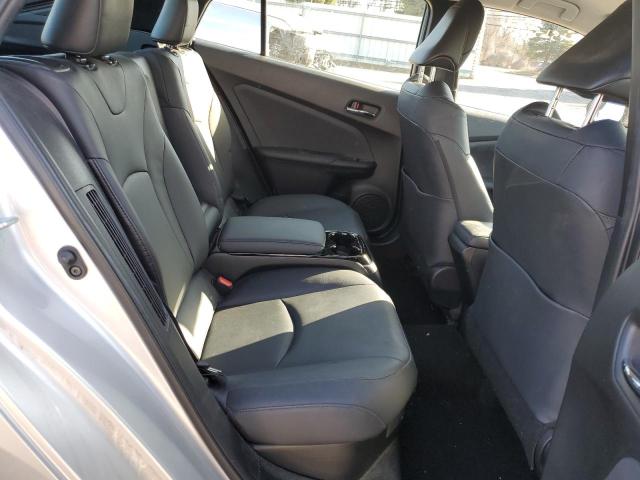 JTDKARFP8J3092411 - 2018 TOYOTA PRIUS PRIM Silber Foto 10