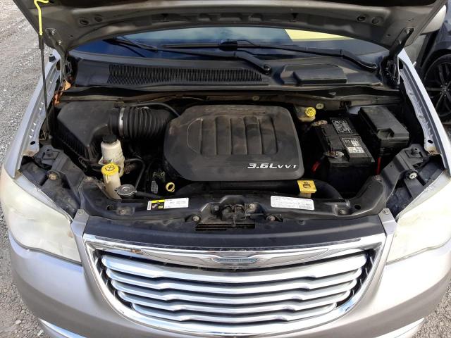 2C4RC1BG8DR577515 - 2013 CHRYSLER TOWN & COU TOURING ვერცხლისფერი ფოტო 12