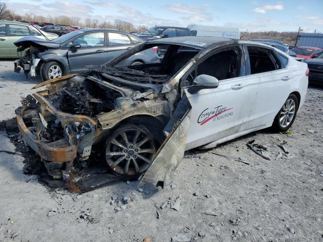 3FA6P0H7XHR105086 - 2017 FORD FUSION SE WHITE photo 1