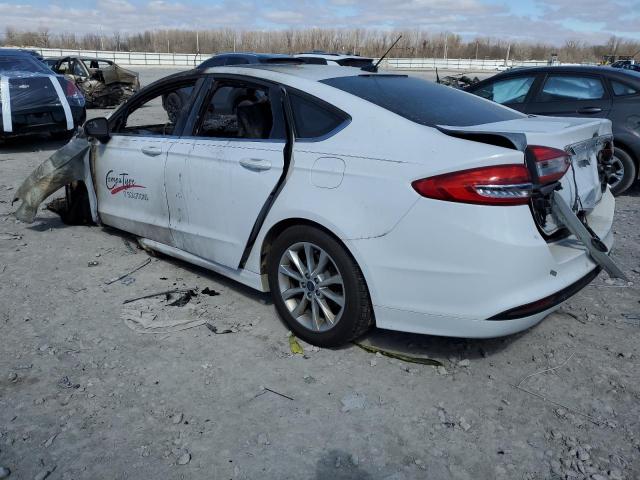 3FA6P0H7XHR105086 - 2017 FORD FUSION SE WHITE photo 2