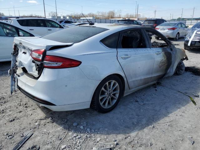 3FA6P0H7XHR105086 - 2017 FORD FUSION SE WHITE photo 3