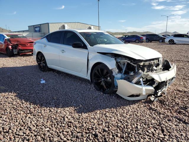 1N4BL4CV7NN300486 - 2022 NISSAN ALTIMA SR WHITE photo 4