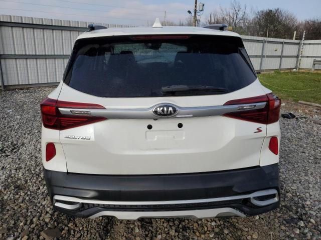 KNDEUCAA6M7159881 - 2021 KIA SELTOS S WHITE photo 6