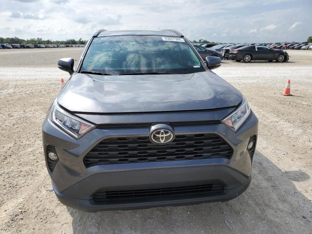 2T3W1RFV6MC100508 - 2021 TOYOTA RAV4 XLE CHARCOAL photo 5