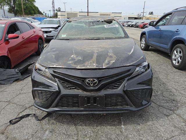 4T1G11AKXRU850138 - 2024 TOYOTA CAMRY SE NIGHT SHADE CHARCOAL photo 5