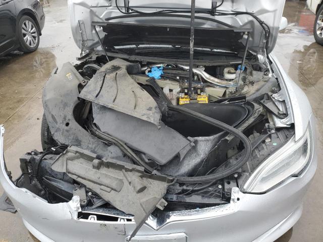 5YJSA1E22JF231877 - 2018 TESLA MODEL S Արծաթագույն լուսանկար 11