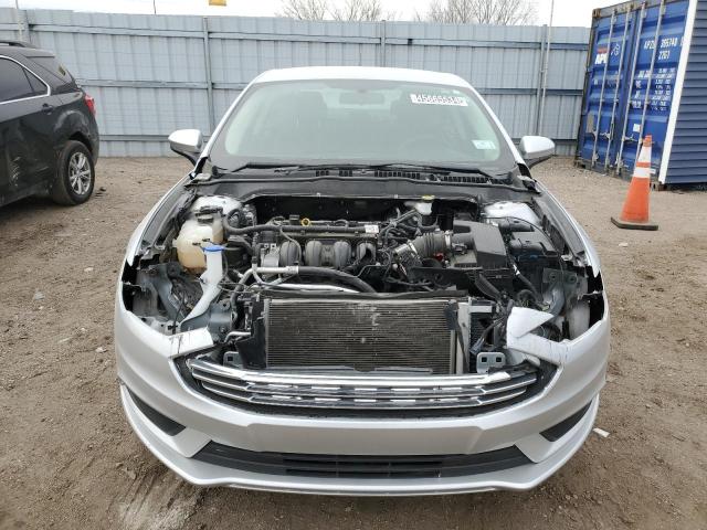 3FA6P0H7XJR271209 - 2018 FORD FUSION SE SILVER photo 5