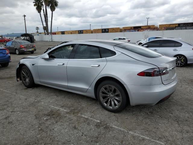 5YJSA1E12HF212943 - 2017 TESLA MODEL S ნაცრისფერი ფოტო 2