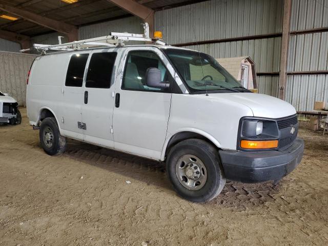 1GCGG25U271224795 - 2007 CHEVROLET EXPRESS G2 WHITE photo 4