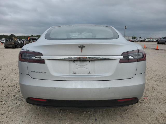 5YJSA1E15HF210409 - 2017 TESLA MODEL S Արծաթագույն լուսանկար 6