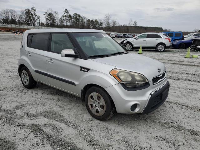 KNDJT2A52C7456305 - 2012 KIA SOUL WHITE photo 4