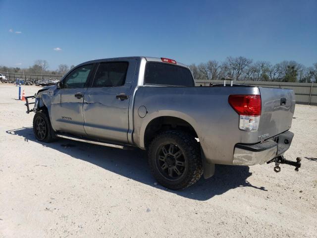 5TFDY5F1XAX148155 - 2010 TOYOTA TUNDRA CREWMAX SR5 SILVER photo 2