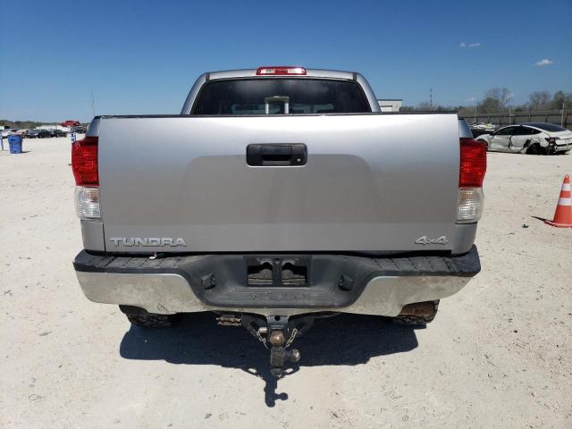 5TFDY5F1XAX148155 - 2010 TOYOTA TUNDRA CREWMAX SR5 SILVER photo 6