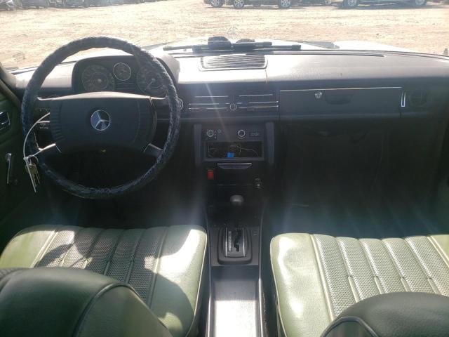 11511712031342 - 1974 MERCEDES-BENZ 240 D GREEN photo 8