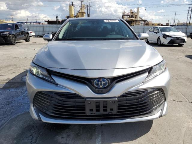 4T1E31AK8LU518403 - 2020 TOYOTA CAMRY LE SILVER photo 5