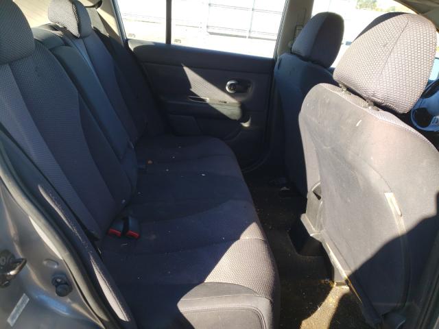 3N1BC13E27L395862 - 2007 NISSAN VERSA S GRAY photo 6