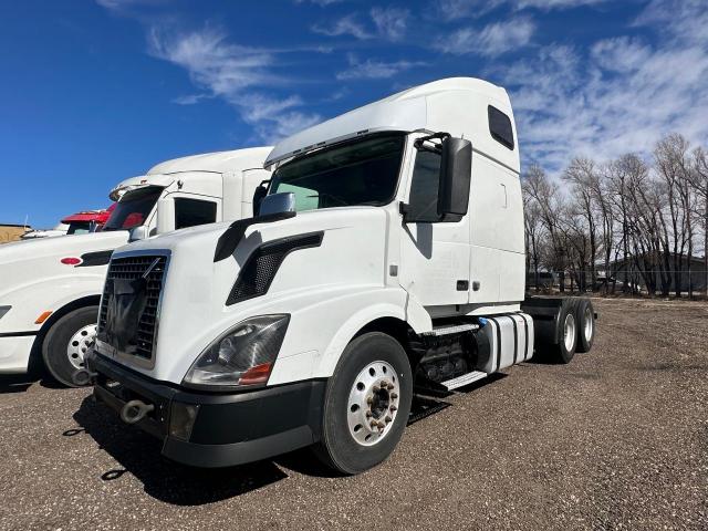 4V4NC9EH2EN152022 - 2014 VOLVO VN VNL WHITE photo 2