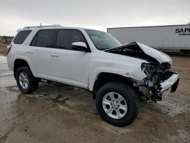 JTEZU5JR2F5099109 - 2015 TOYOTA 4RUNNER SR5 WHITE photo 4