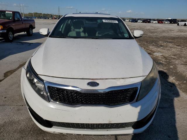 KNAGM4A75E5452667 - 2014 KIA OPTIMA LX WHITE photo 5