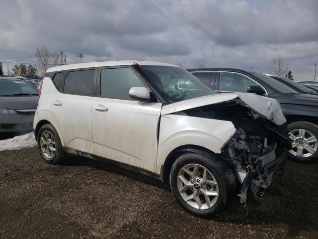 KNDJ33AU5N7175860 - 2022 KIA SOUL EX WHITE photo 4