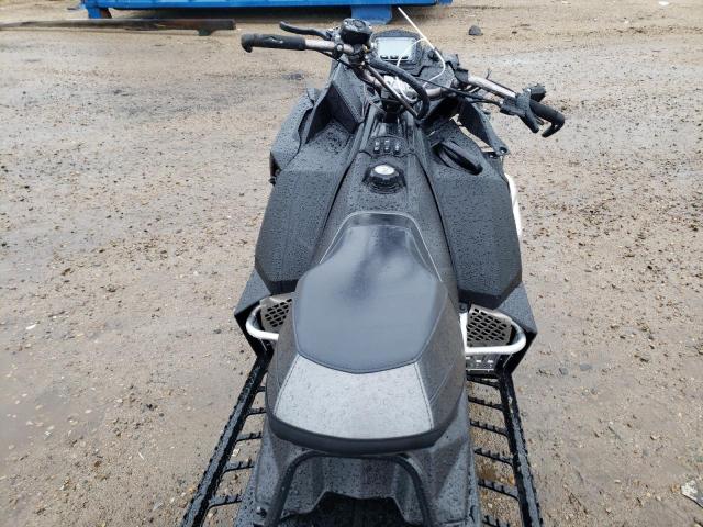 SN1EGD8R7NC812362 - 2022 POLARIS SNOWMOBILE BLACK photo 5