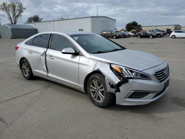 5NPE24AF9HH476045 - 2017 HYUNDAI SONATA SE SILVER photo 4