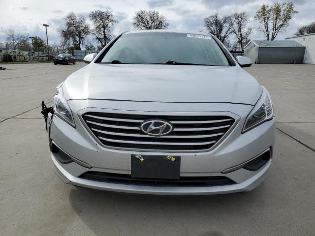 5NPE24AF9HH476045 - 2017 HYUNDAI SONATA SE SILVER photo 5