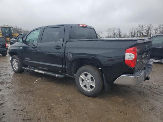 5TFDY5F17JX691284 - 2018 TOYOTA TUNDRA CREWMAX SR5 BLACK photo 2