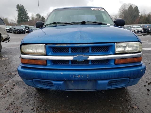 1GCCS195X18220244 - 2001 CHEVROLET S TRUCK S10 BLUE photo 5