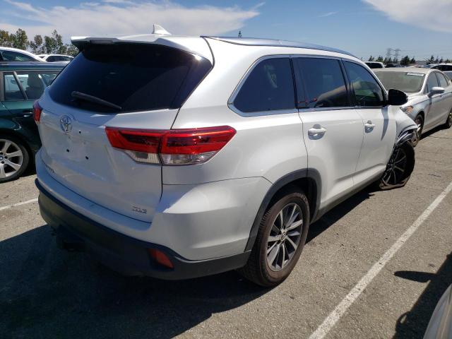 5TDKZRFH2KS344154 - 2019 TOYOTA HIGHLANDER SE WHITE photo 3