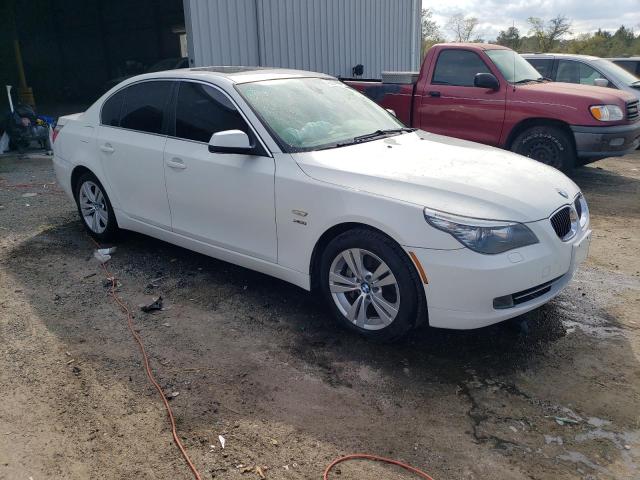 WBANV1C58AC443269 - 2010 BMW 528 XI WHITE photo 4