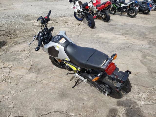 MLHJC9217P5105697 - 2023 HONDA GROM 125 SILVER photo 3