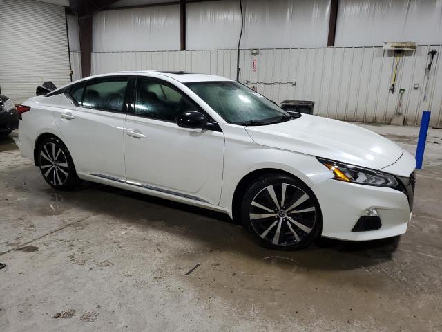 1N4BL4CV7KC208429 - 2019 NISSAN ALTIMA SR WHITE photo 4