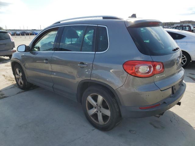 WVGBV7AX3AW513901 - 2010 VOLKSWAGEN TIGUAN SE GRAY photo 2