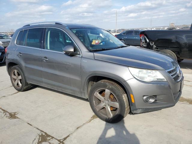 WVGBV7AX3AW513901 - 2010 VOLKSWAGEN TIGUAN SE GRAY photo 4