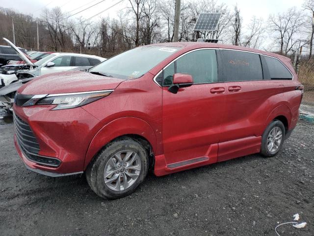 5TDKSKFC8NS066705 - 2022 TOYOTA SIENNA LE RED photo 1