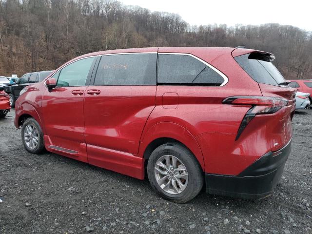5TDKSKFC8NS066705 - 2022 TOYOTA SIENNA LE RED photo 2