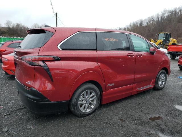 5TDKSKFC8NS066705 - 2022 TOYOTA SIENNA LE RED photo 3