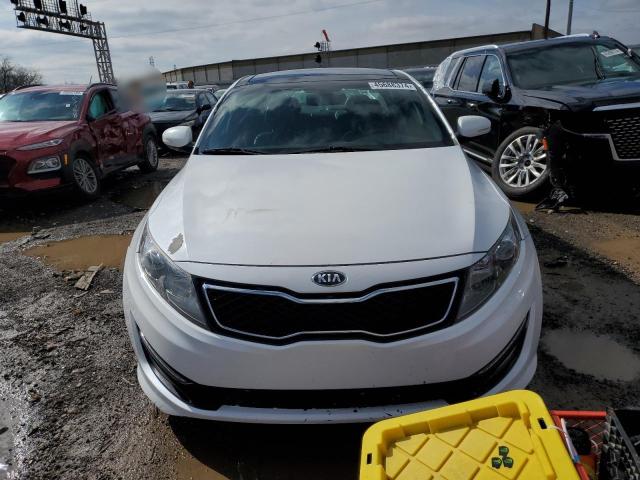 5XXGR4A61DG098412 - 2013 KIA OPTIMA SX WHITE photo 5