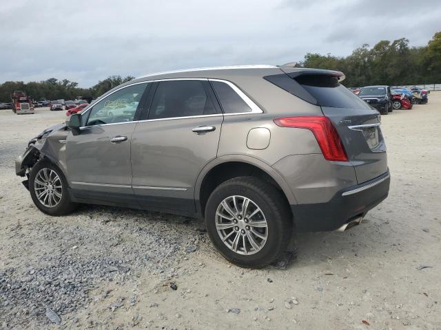 1GYKNCRS0JZ119237 - 2018 CADILLAC XT5 LUXURY GRAY photo 2