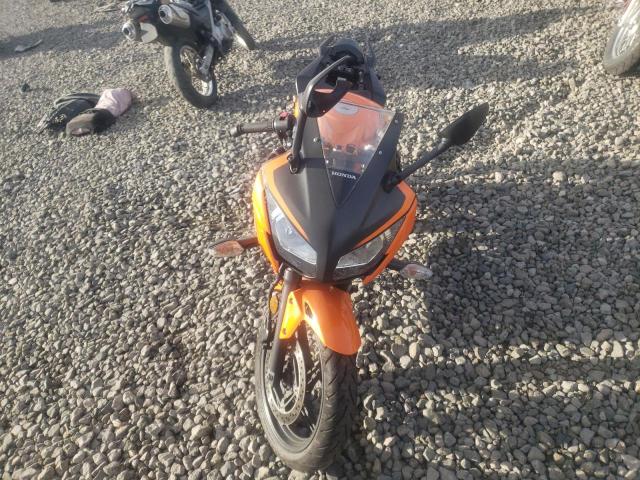 MLHNC5100G5200380 - 2016 HONDA CBR300 R ORANGE photo 2