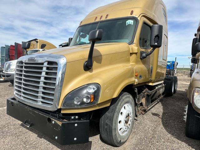 3AKJGLD51FSGR9069 - 2015 FREIGHTLINER CASCADIA 1 GOLD photo 2