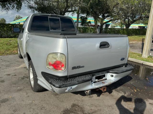 2FTRF07384CA39553 - 2004 FORD F150 SVT LIGHTNING SILVER photo 3