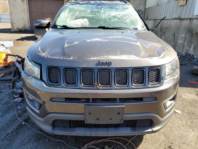 3C4NJDBB8JT396031 - 2018 JEEP COMPASS LATITUDE CHARCOAL photo 5