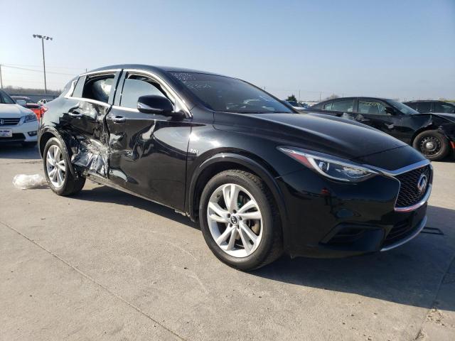 SJKCH5CP2JA051083 - 2018 INFINITI QX30 BASE BLACK photo 4