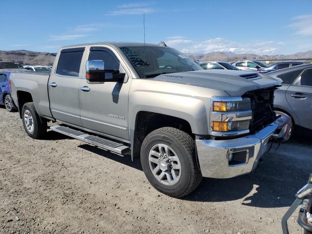 1GC4K0EYXHF116566 - 2017 CHEVROLET SILVERADO K3500 LTZ GRAY photo 4