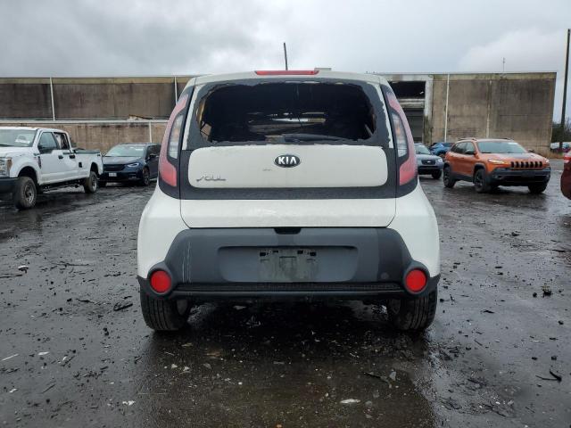 KNDJN2A24G7358558 - 2016 KIA SOUL WHITE photo 6