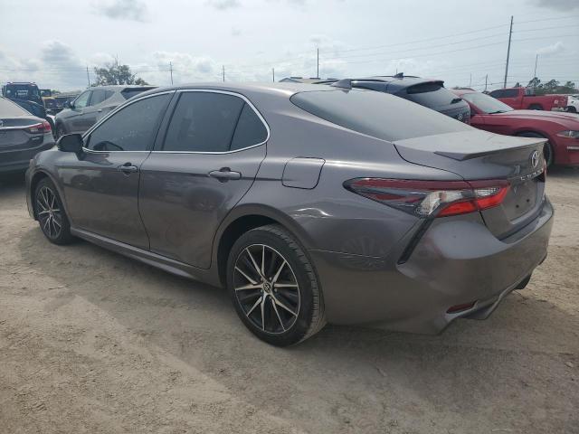 4T1G11AK2MU602717 - 2021 TOYOTA CAMRY SE GRAY photo 2